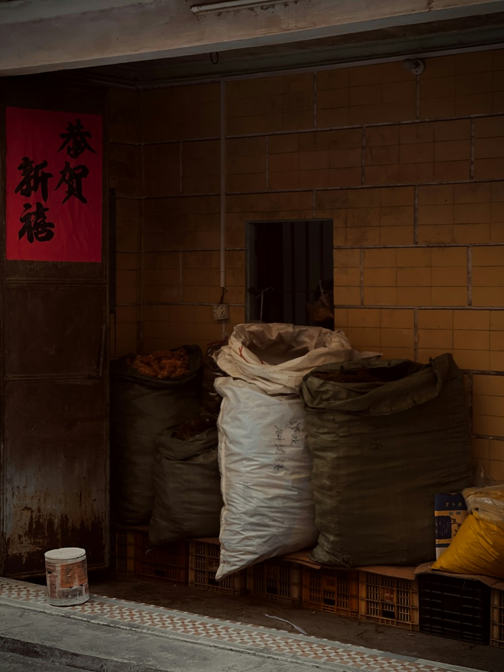 a bunch of bags sitting on top of a floor