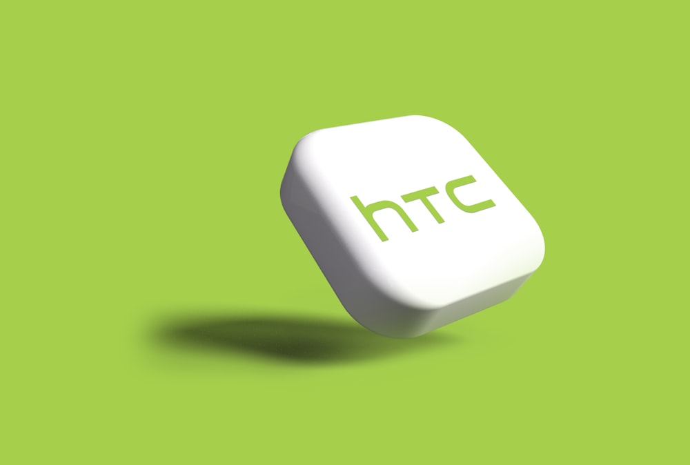 Un teclado de computadora con la palabra HTC en él