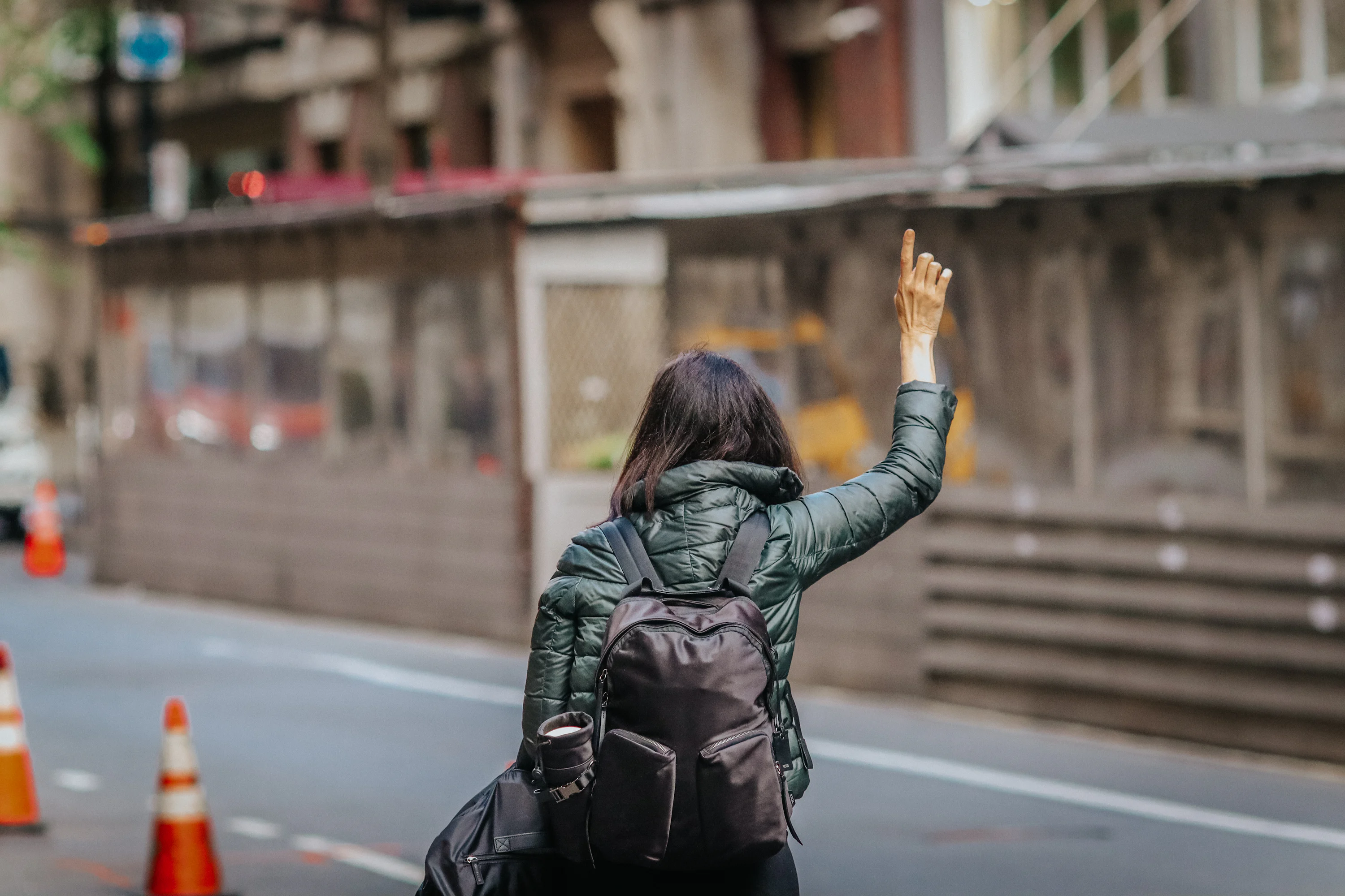 Colantare Bolt in 2026: program, conditii si bonus a woman with her hand up in the air