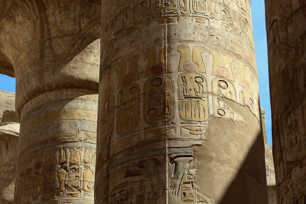 a close up of a pillar with carvings on it