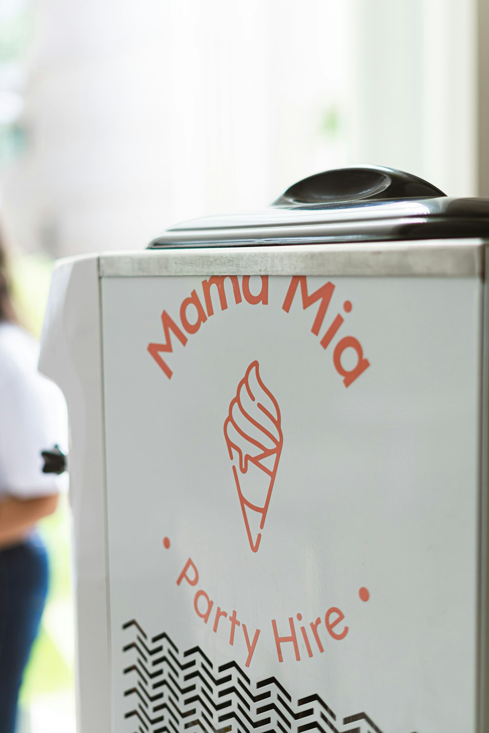 A toaster that has a picture of a ice cream cone on it photo – Free Mama  mia Image on Unsplash