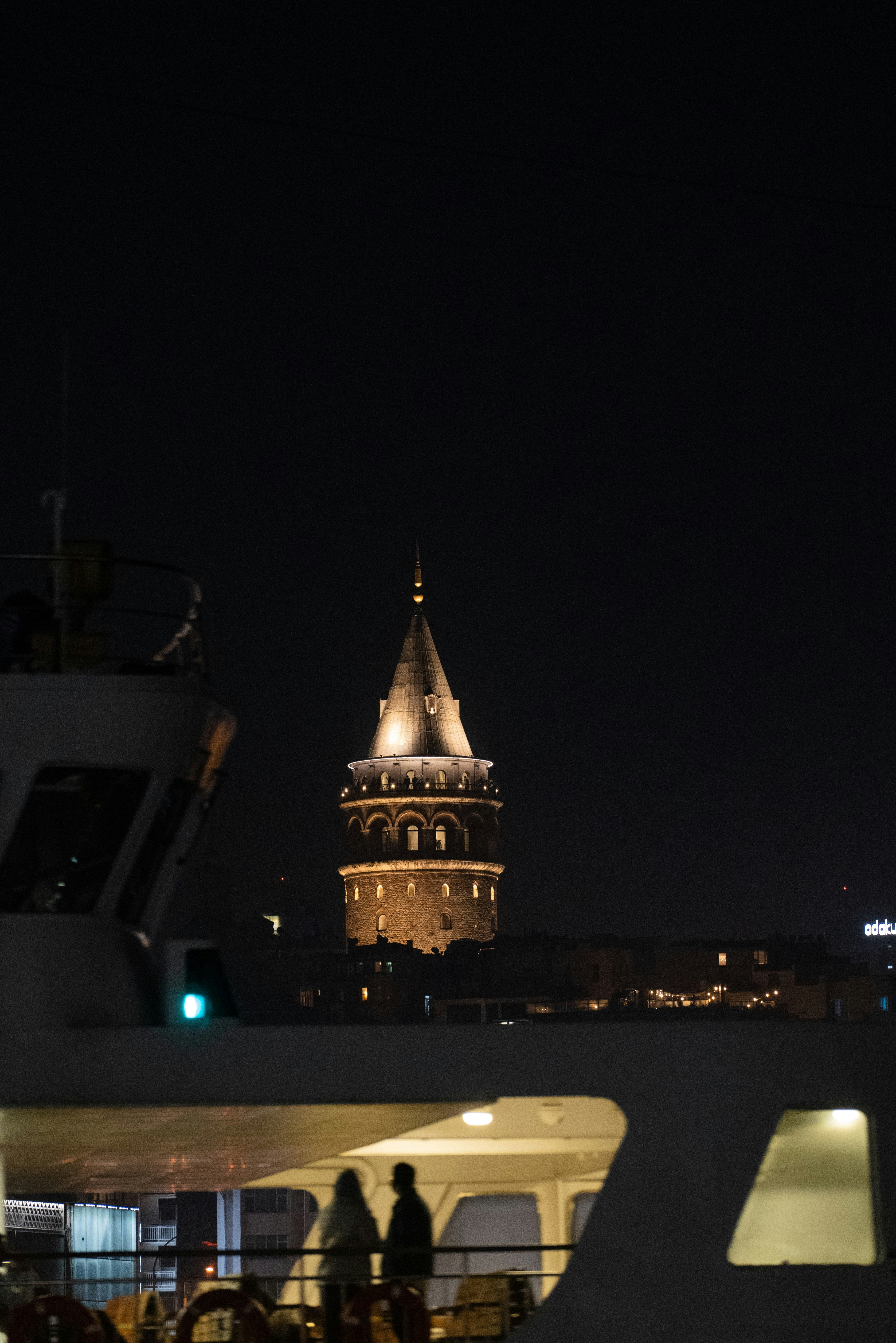 galata tower at night - Ks1Dn6AyoxM