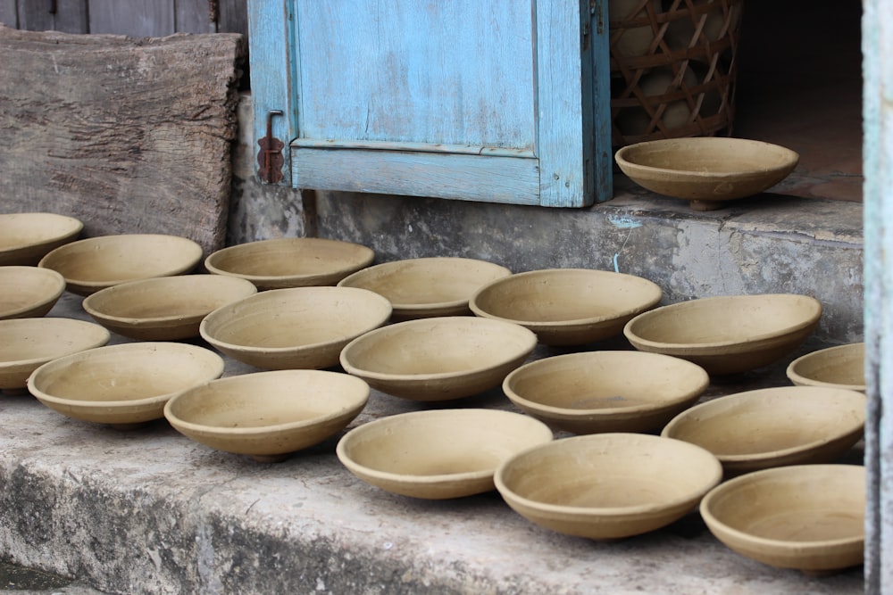 a bunch of bowls sitting on a step