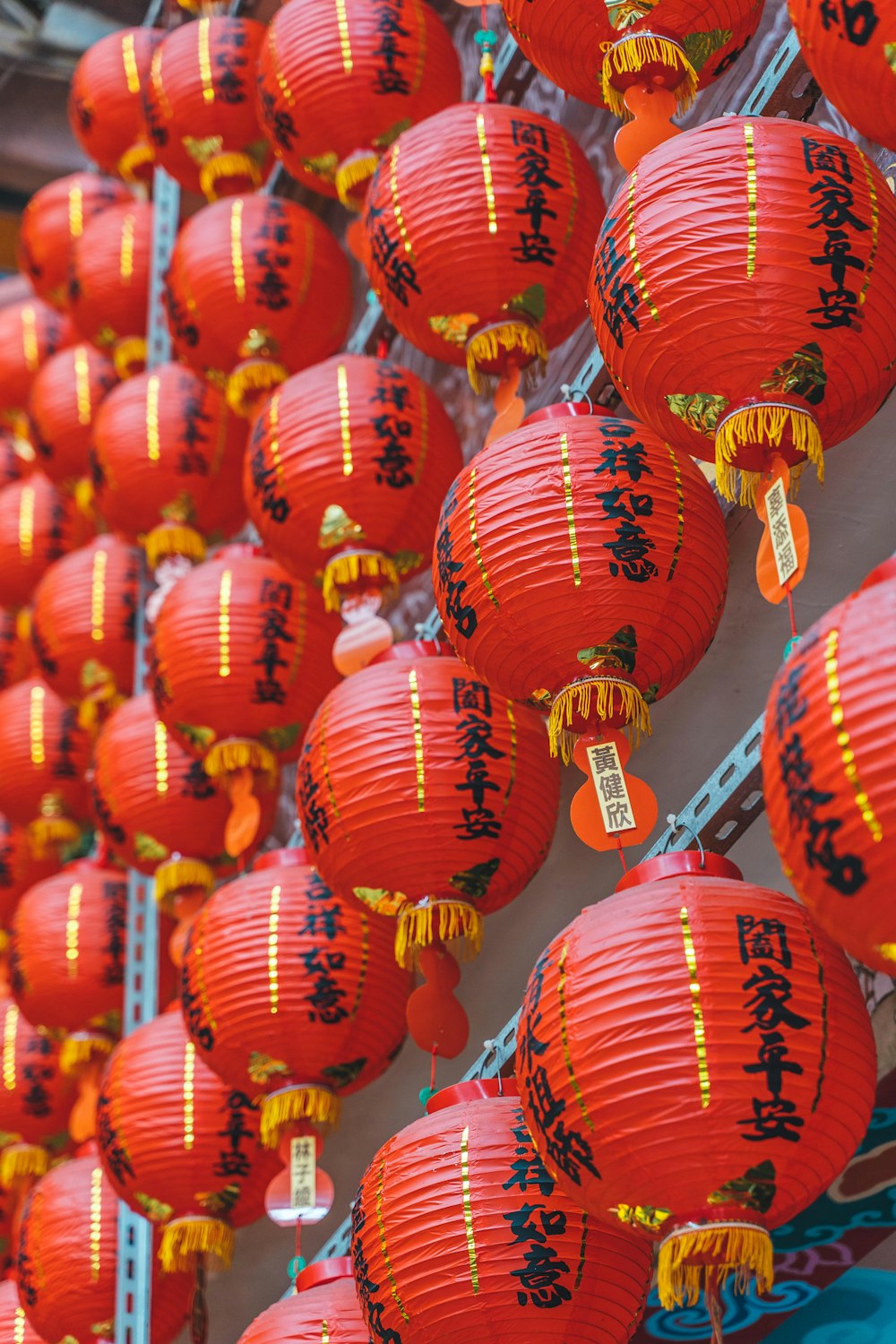 a bunch of red lanterns hanging from the ceiling