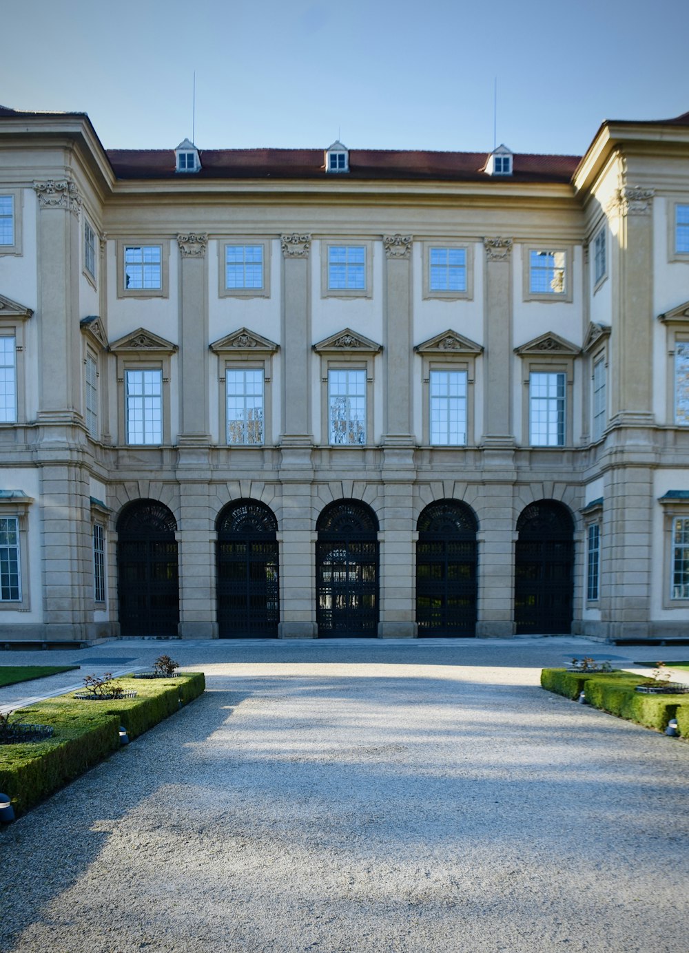 a large white building with a lot of windows