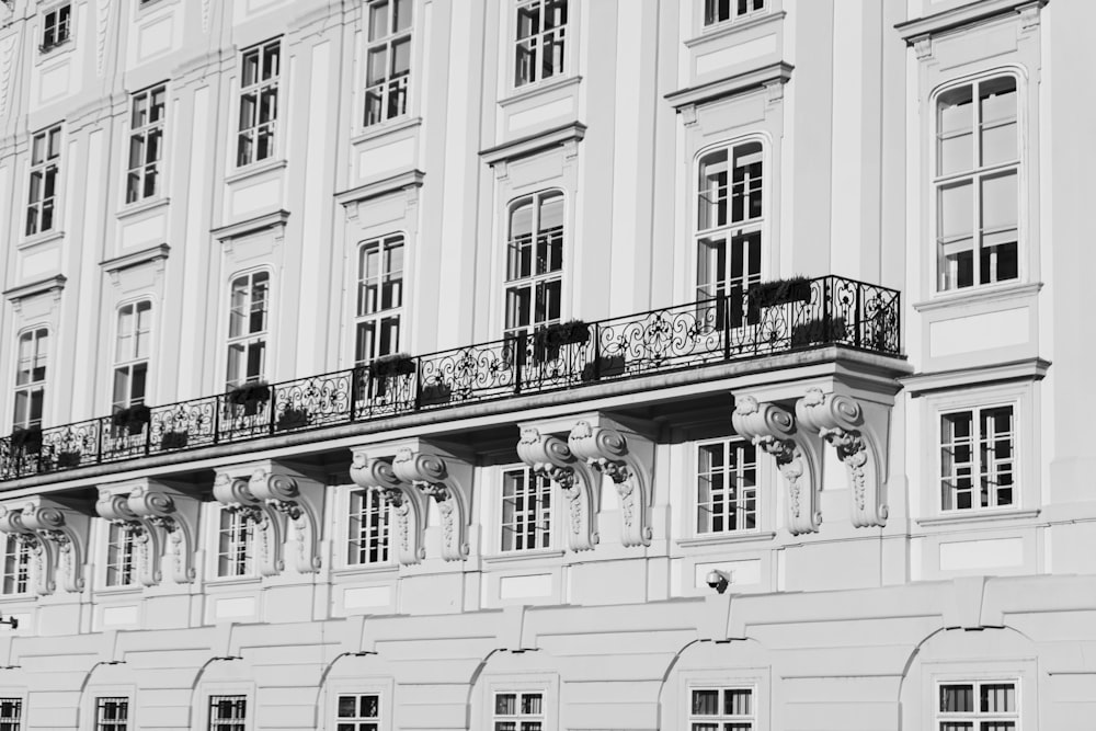 a black and white photo of a building