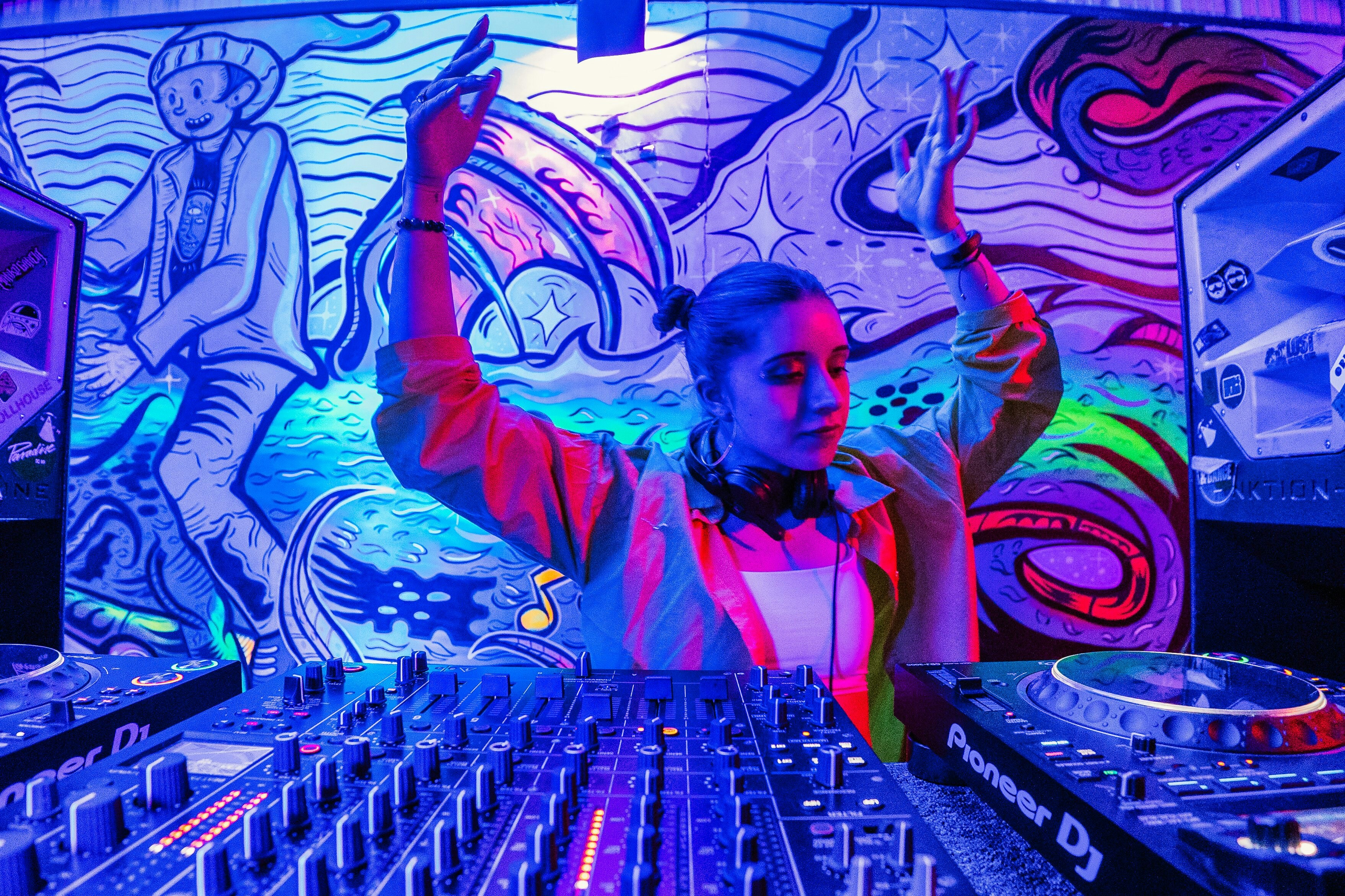 A woman in a dj booth at a photo Free Quito Image on Unsplash