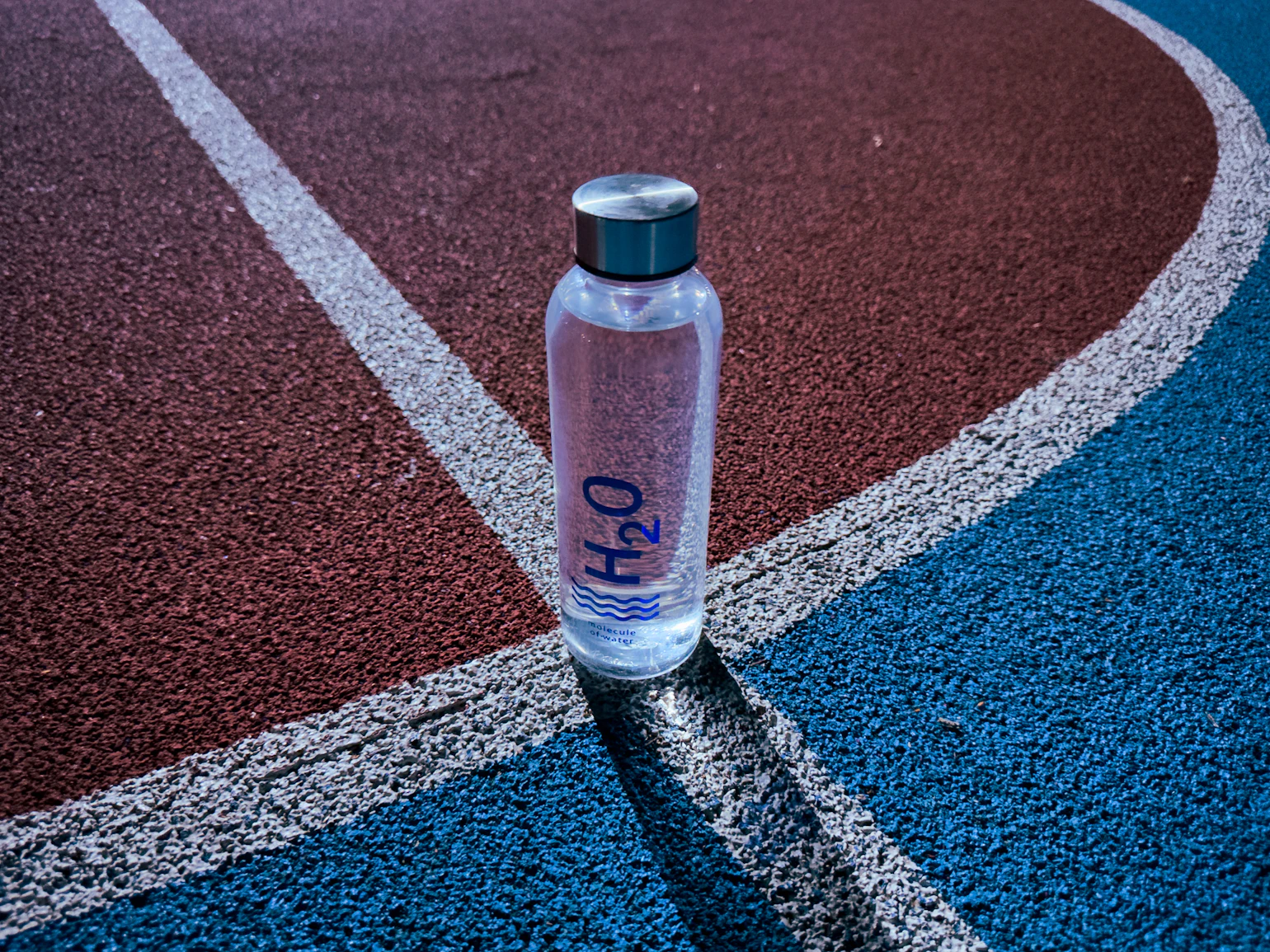 Pickleball court with water bottle and summer playing conditions