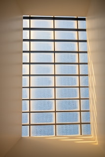 Masonry grid detail featuring soft shadows and rounded corners on natural eyelash extensions.