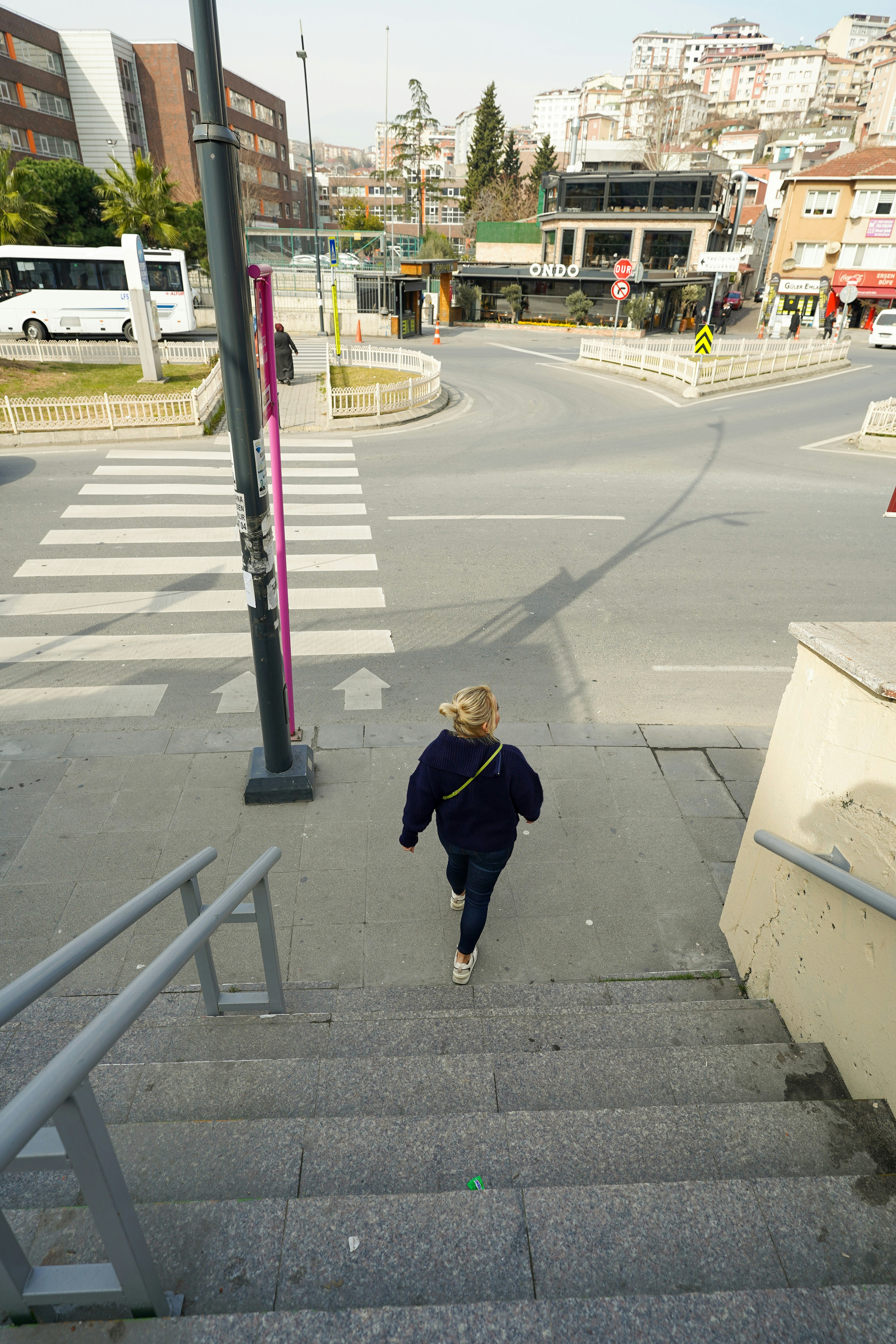 walking - jJ2jie4stQg