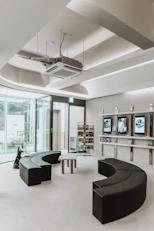 A modern clinic reception with AI-powered appointment scheduling on screen