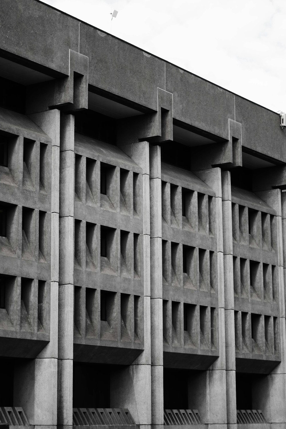 a black and white photo of a building