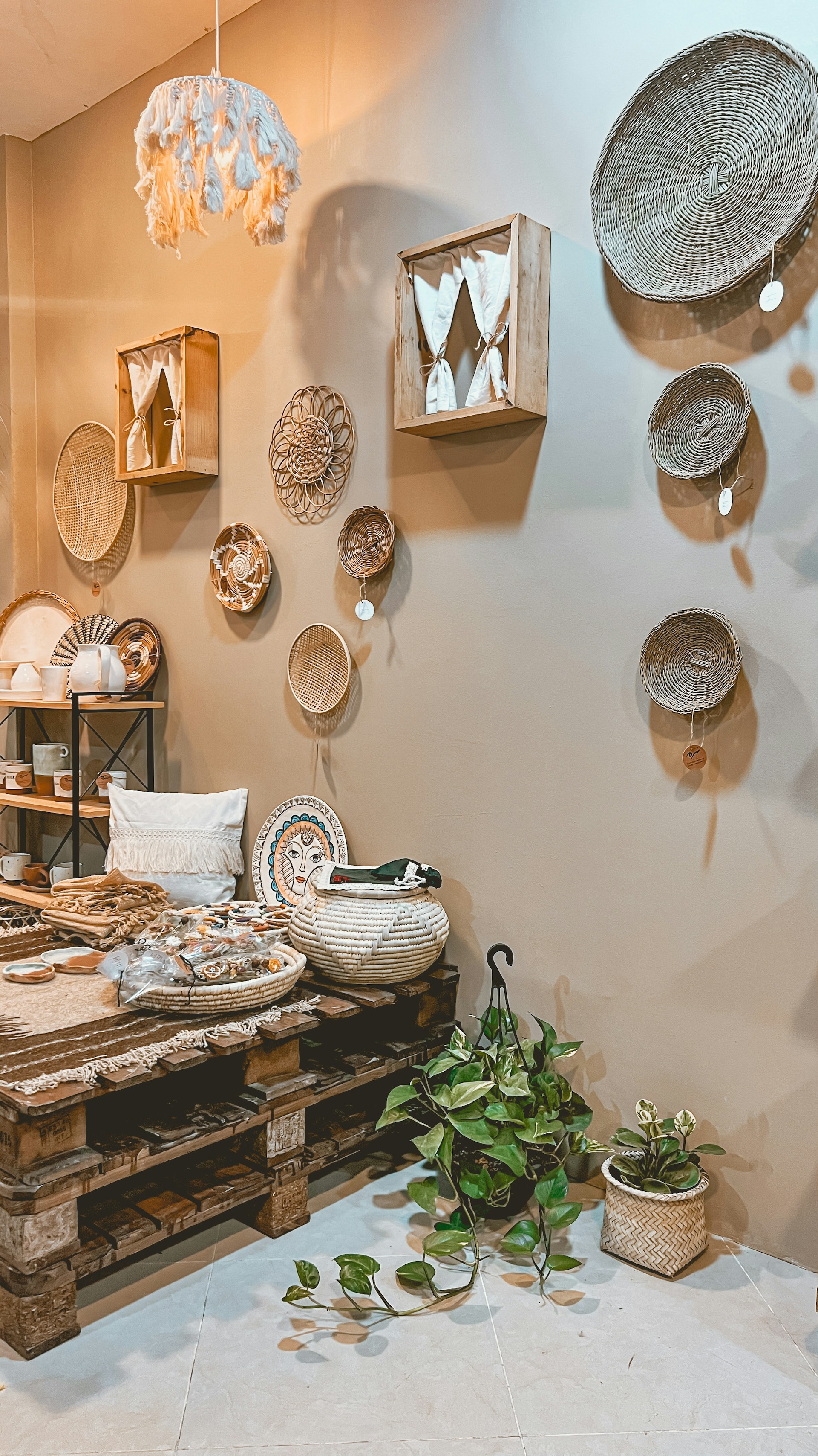 gray computer monitor