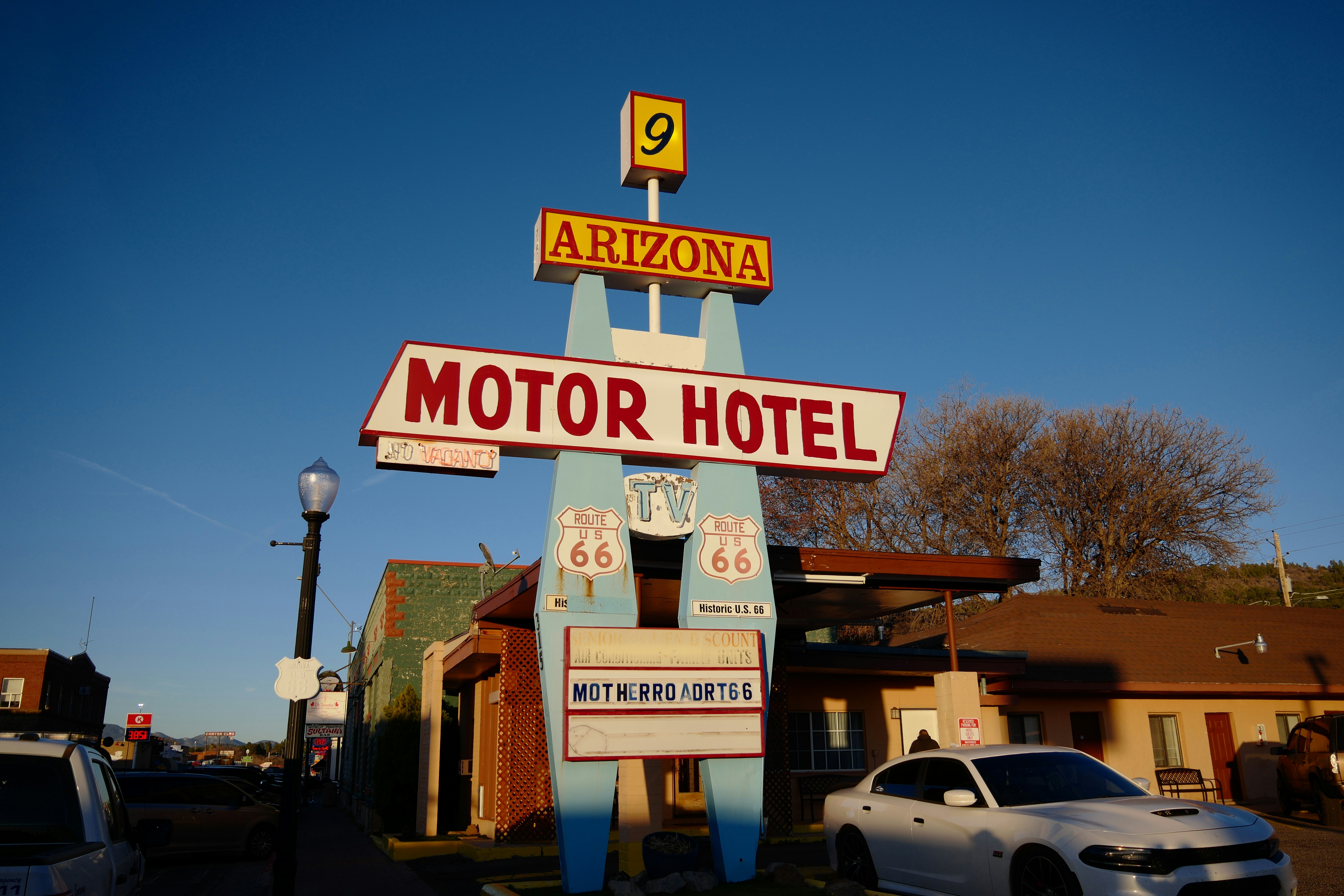 8 Smart Location Tips to Find Cheap Motels Near Highway Routes