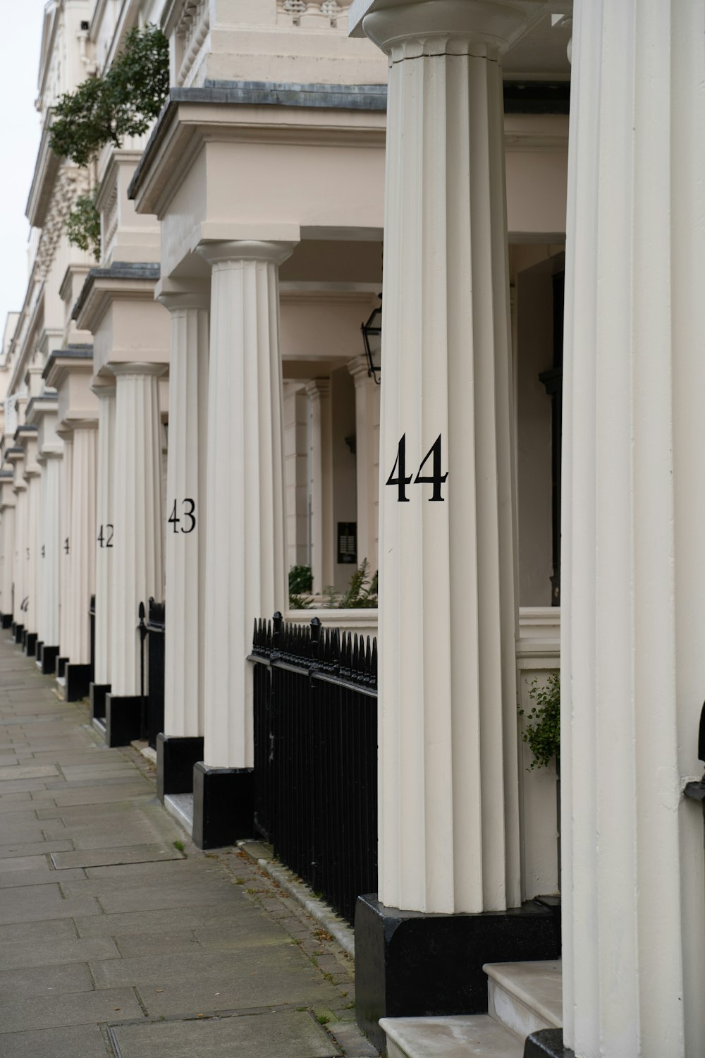 a row of white pillars sitting next to each other