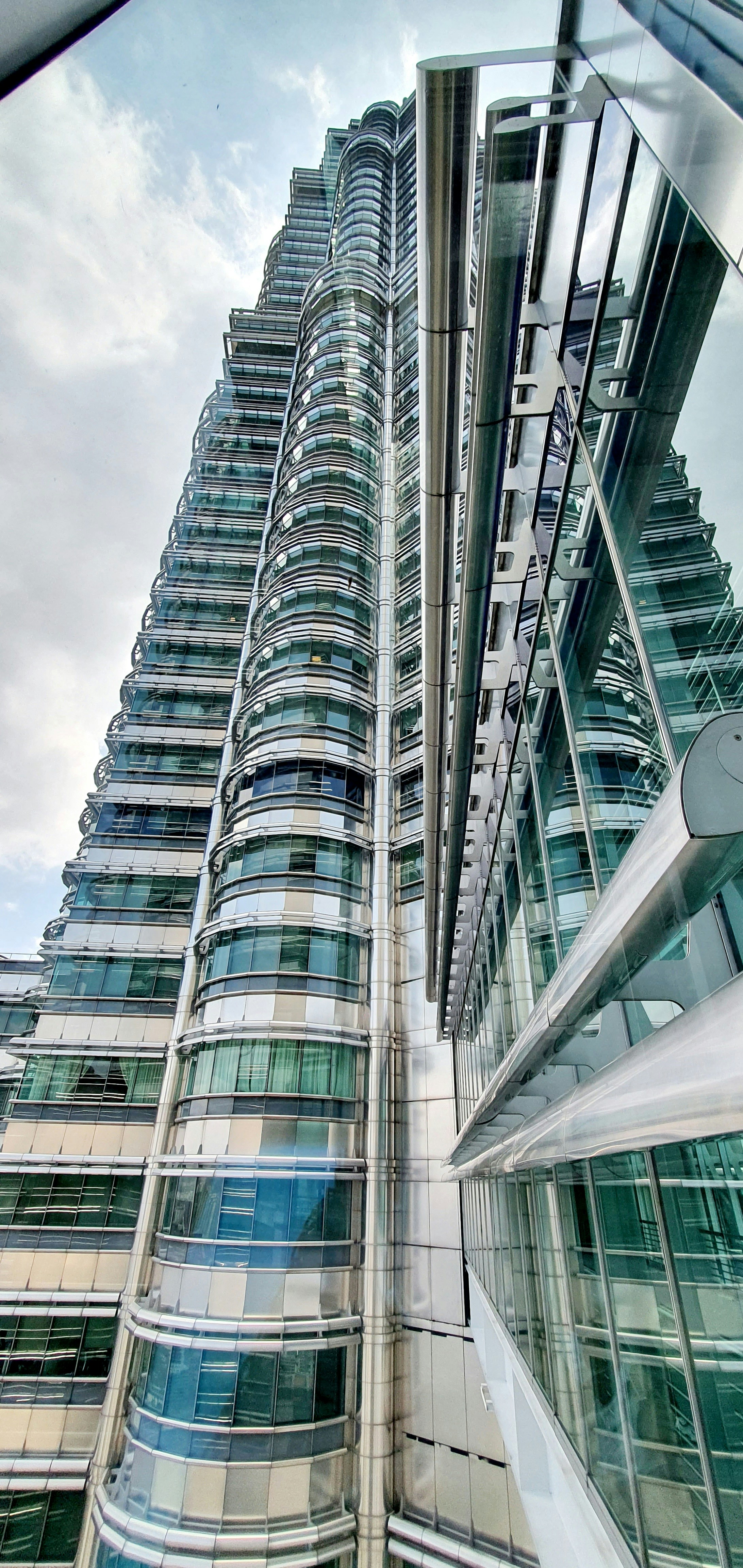 photo-1682369627860-22b279ba1618?ixid=M3wxMjA3fDB8MXxzZWFyY2h8MjB8fGtsY2MlMjBwZW50aG91c2UlMjBmb3IlMjBzYWxlfGVufDB8fHx8MTc2ODU2MDA2M3ww\u0026ixlib=rb-4.1.0