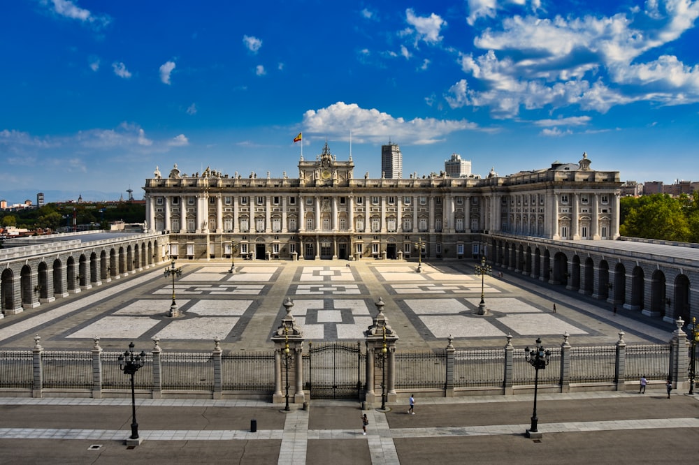 a large building with a lot of windows and a sky background