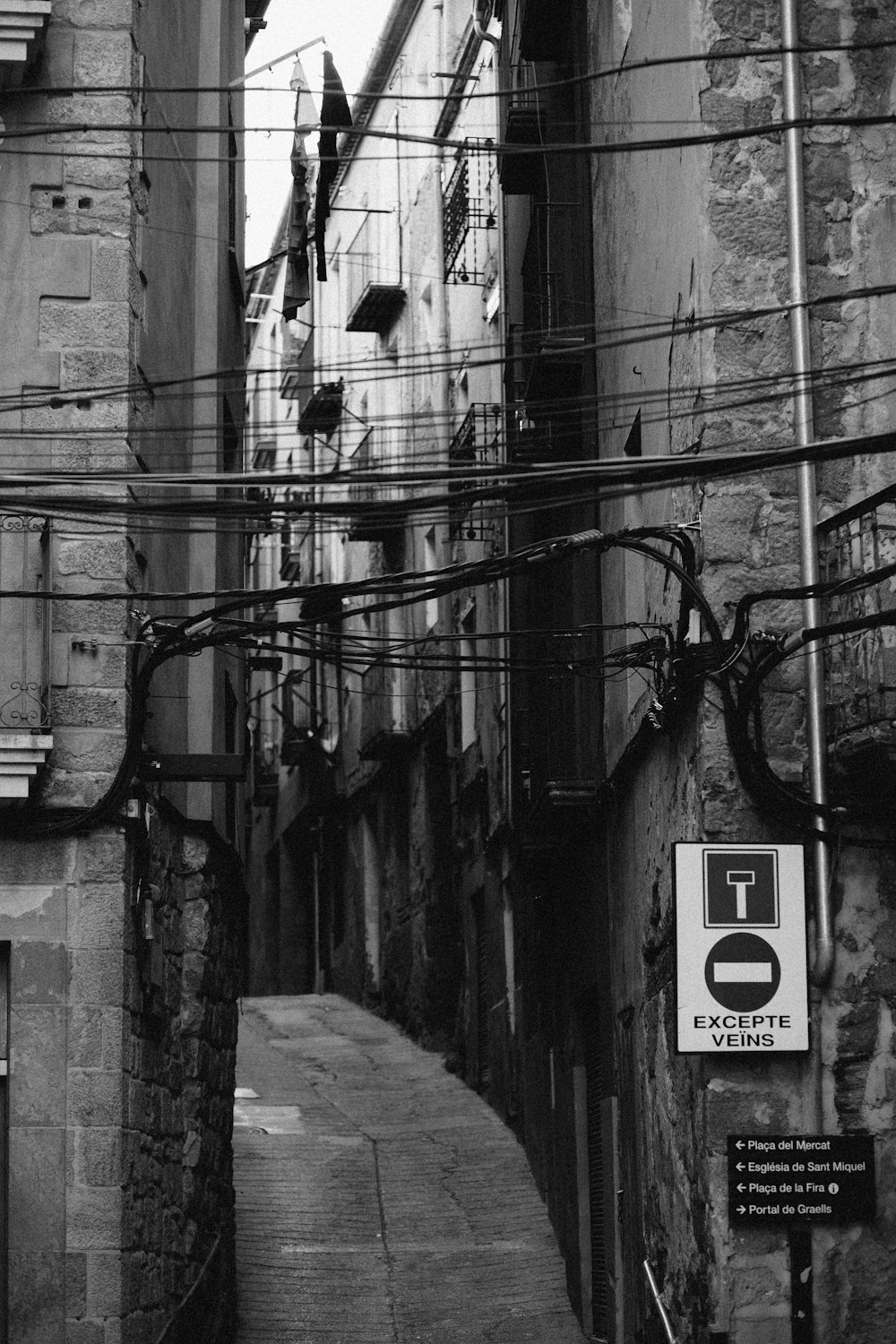 a black and white photo of a narrow alleyway