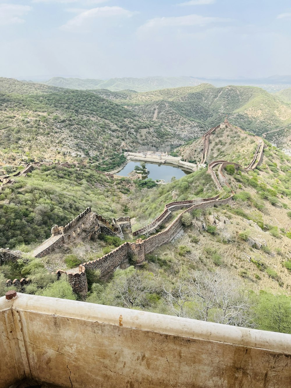 a view of the great wall of china from the top of a hill