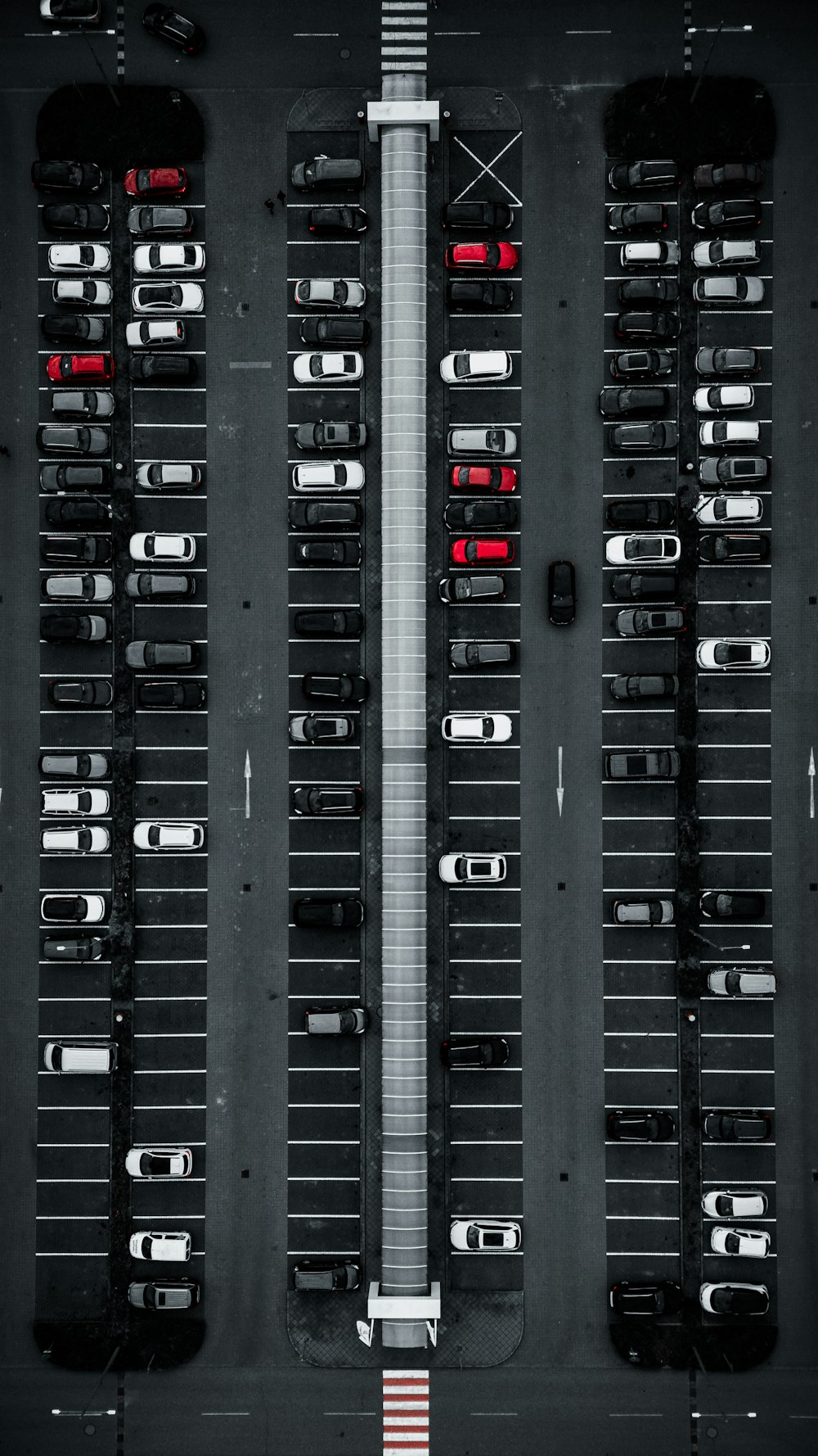 an overhead view of a parking lot filled with cars