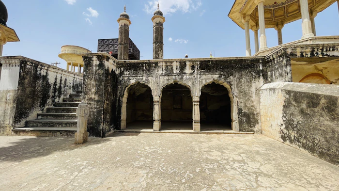 Pillared haveli archway, Mandawa, Rajasthan