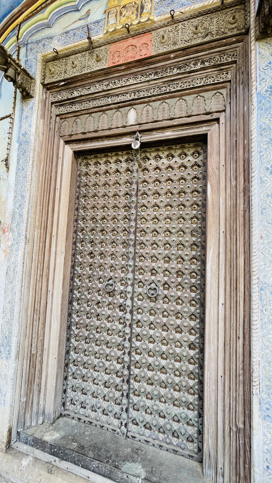 Ornately carved wooden haveli door, Mandawa, Rajasthan