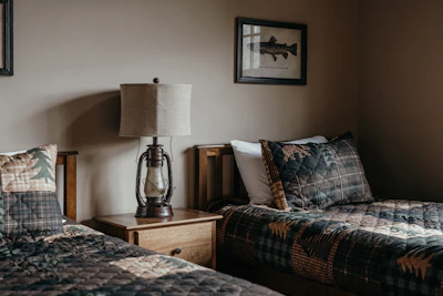 Cozy twin bedroom featuring soft lighting and fresh linens.
