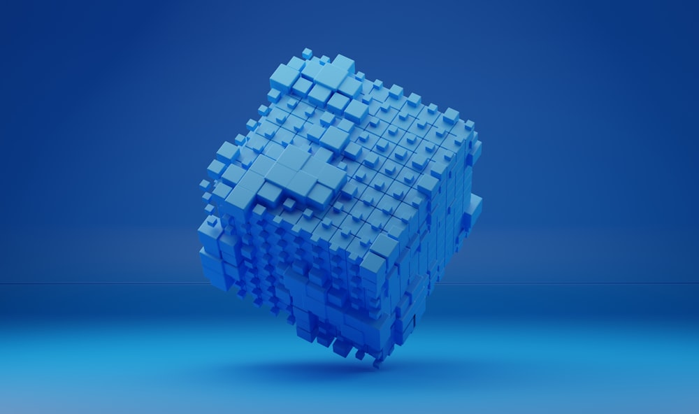 Un objeto azul en forma de cubo sobre un fondo azul