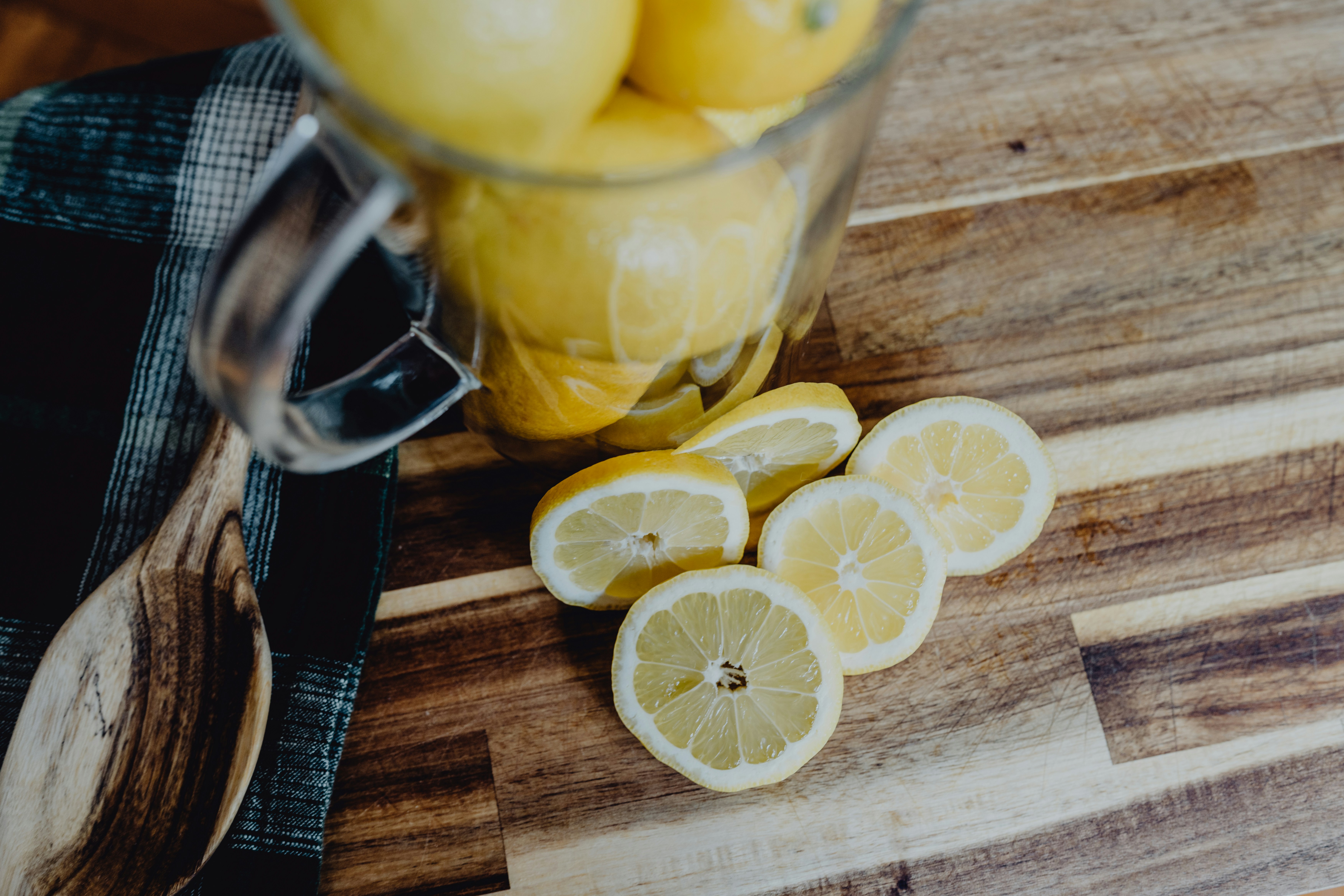 a bunch of lemons sitting on top of a cutting board