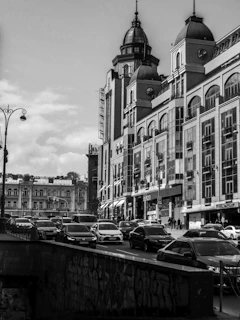 a black and white photo of a city street