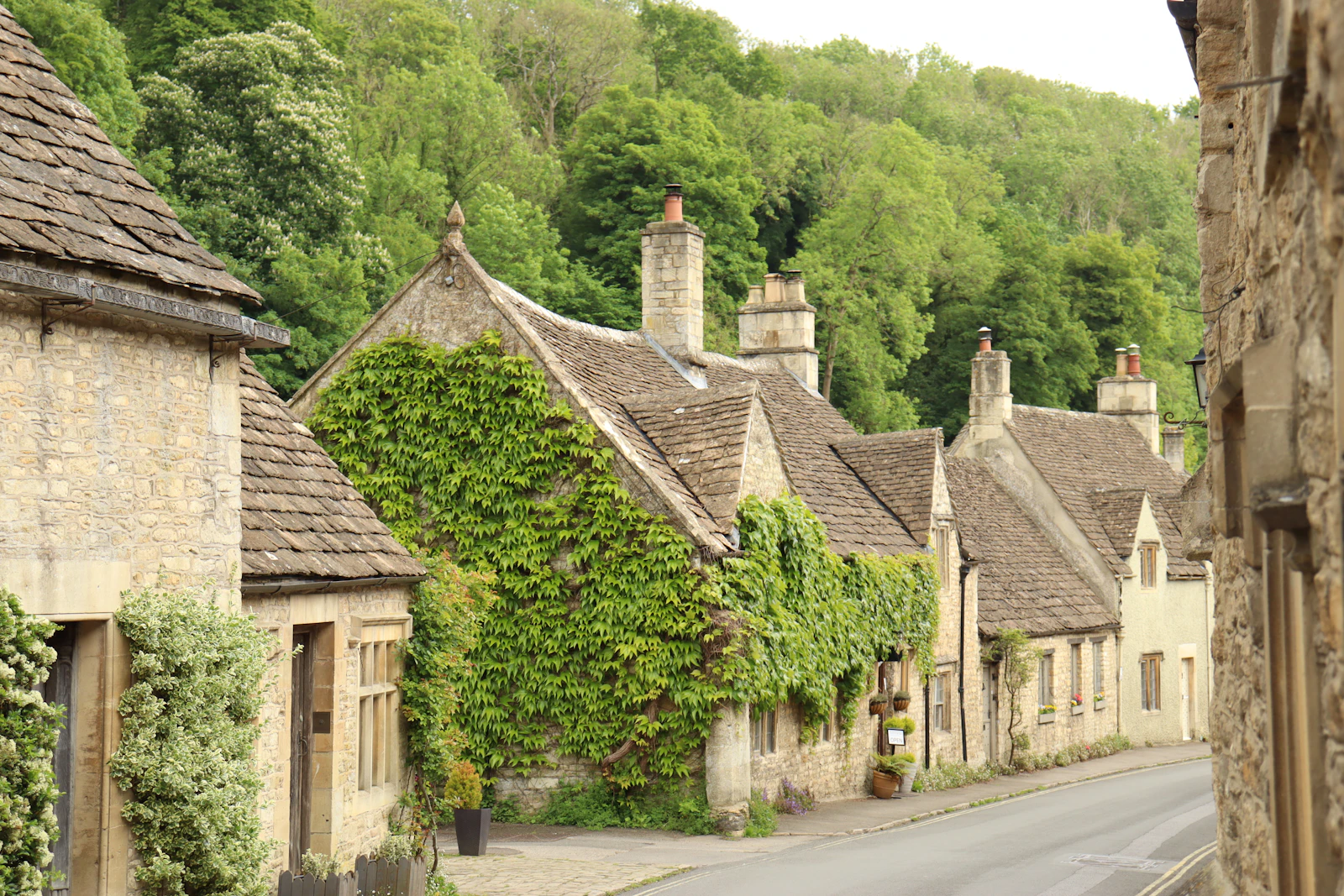 An ivy-clad stone townhouse on a characterful Oxfordshire street, the kind of home we let