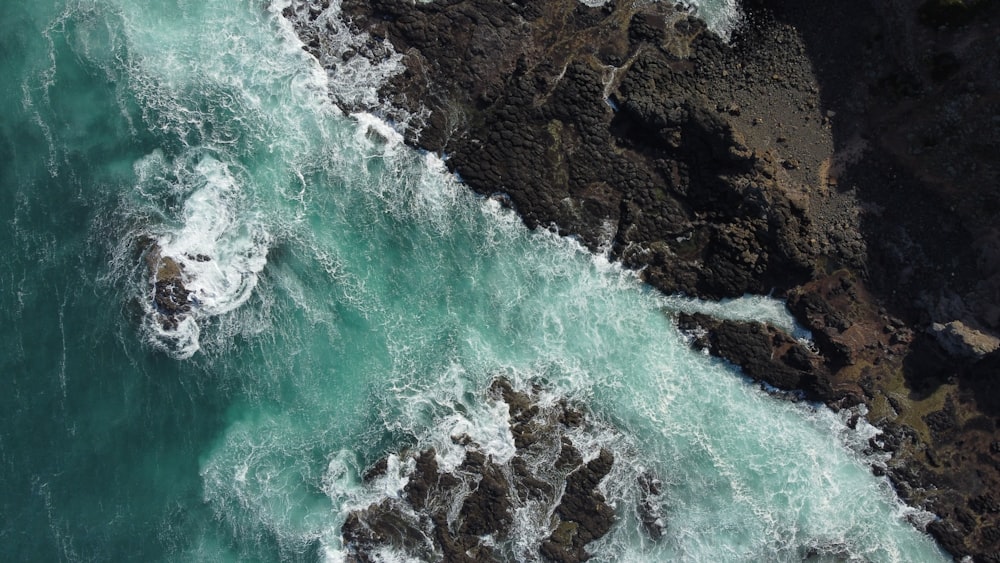 a bird's eye view of a body of water