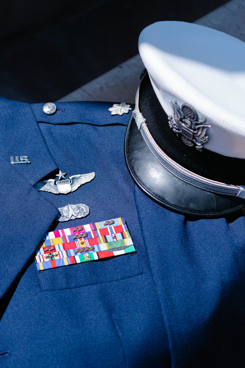 a close up of a uniform on a mannequin