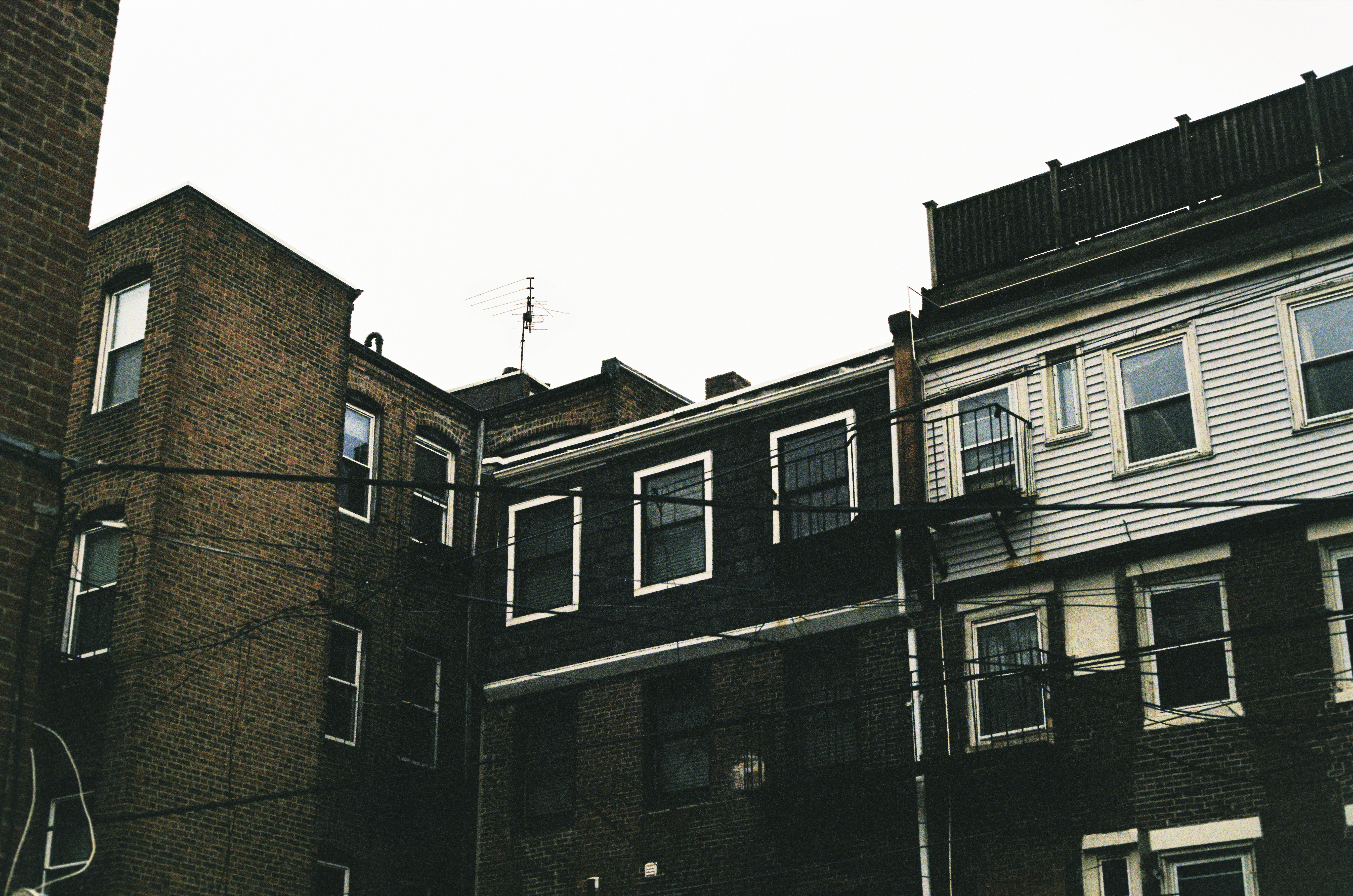 Boston houses from behind. November 2022. Canon FT QL (1966), Canon Lens FL 50mm (1968). Hi-Res analog scan by www.boutiquefilmlab.com - Kodak Gold 200