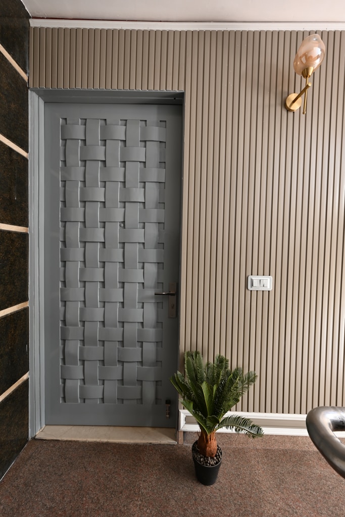 باب هندسي أنيق