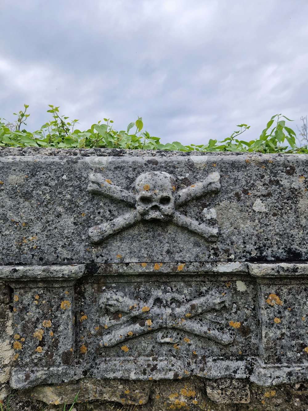 a stone wall with a skull and crossbones on it