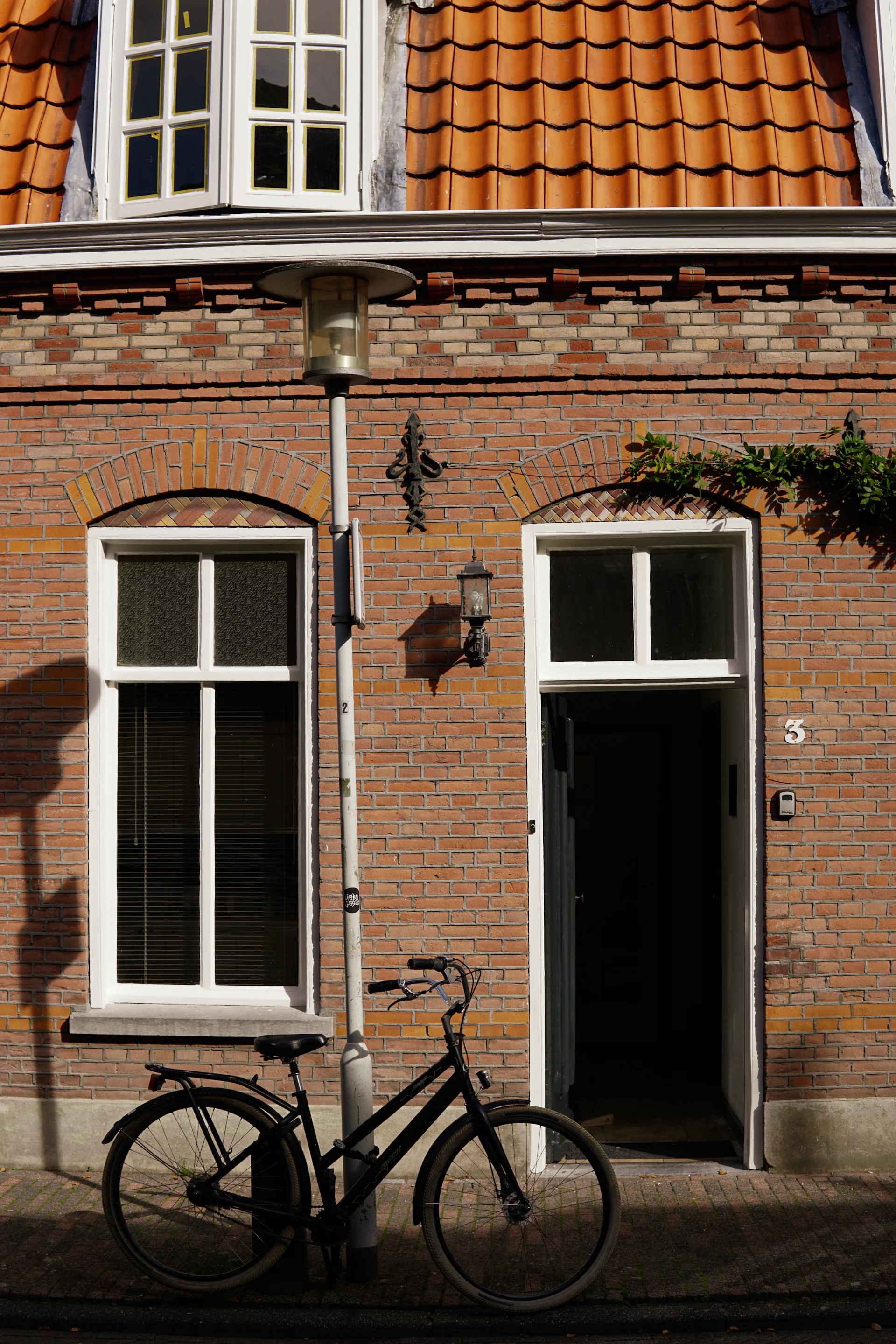 gray computer monitor