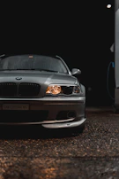 Golden price tag graphic glowing softly with text 'Harga mulai Rp 31,5 juta all in'.