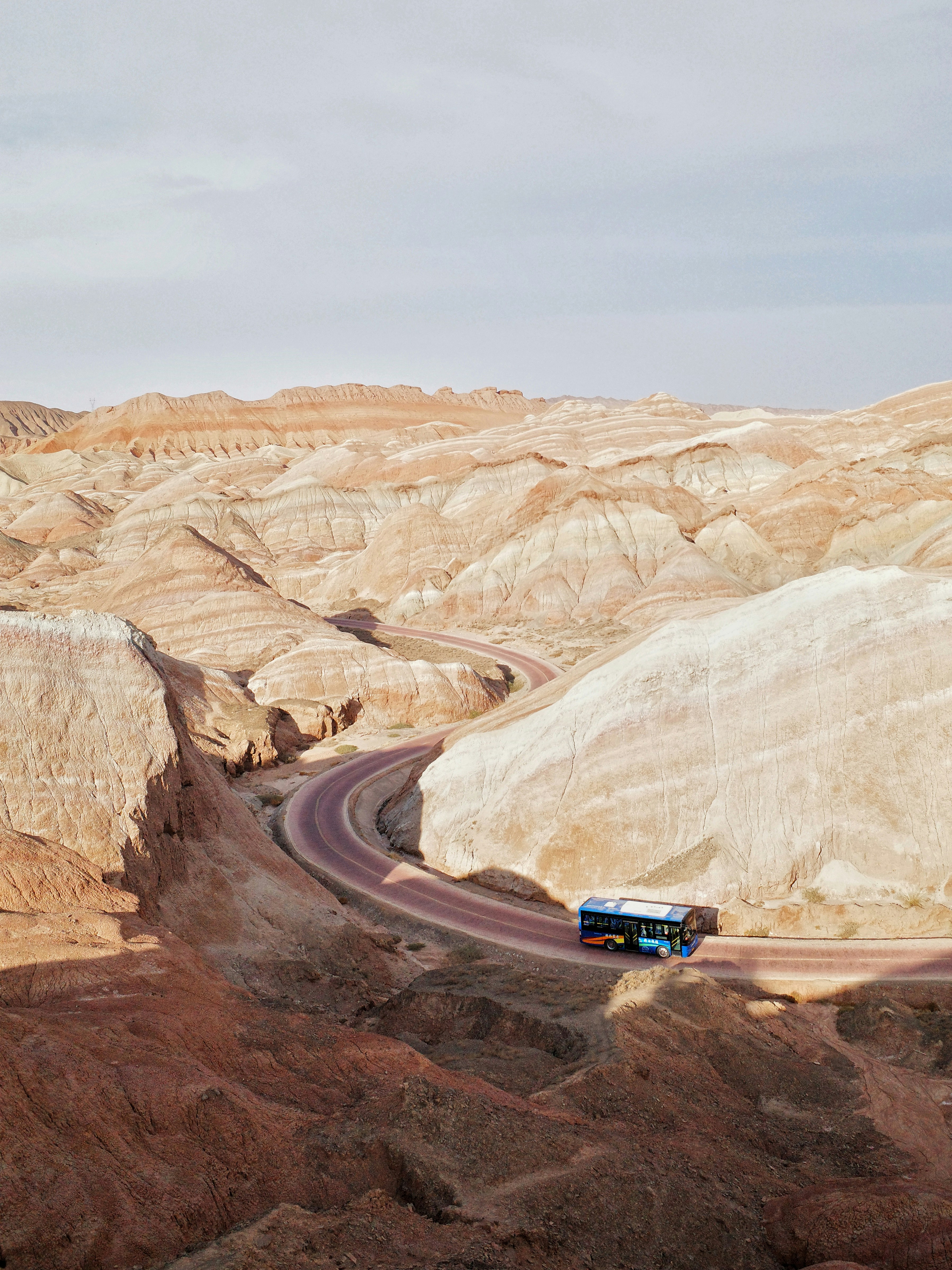 A truck driving down a winding road in the desert photo – Free Truck ...
