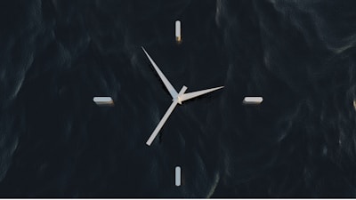 A minimalistic clock symbolizing waiting time.