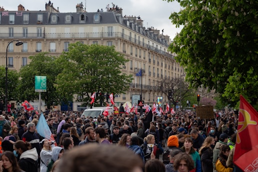 a large group of people are gathered together