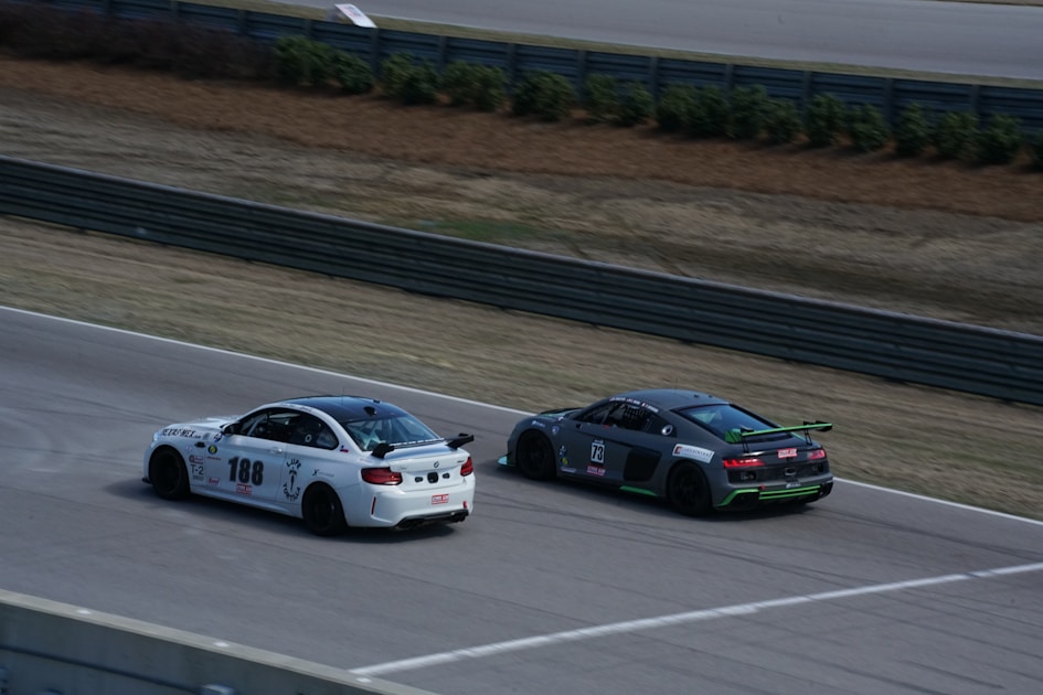 Rc car rennen fahren einstieg in den wettbewerb — detailed close-up view