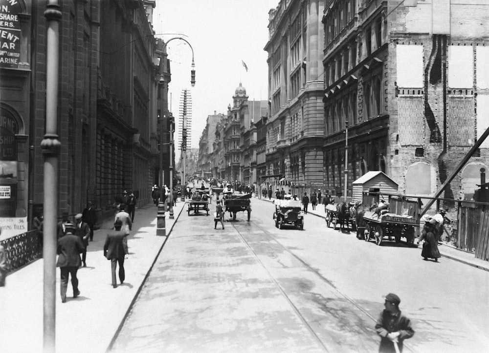 a black and white photo of a city street