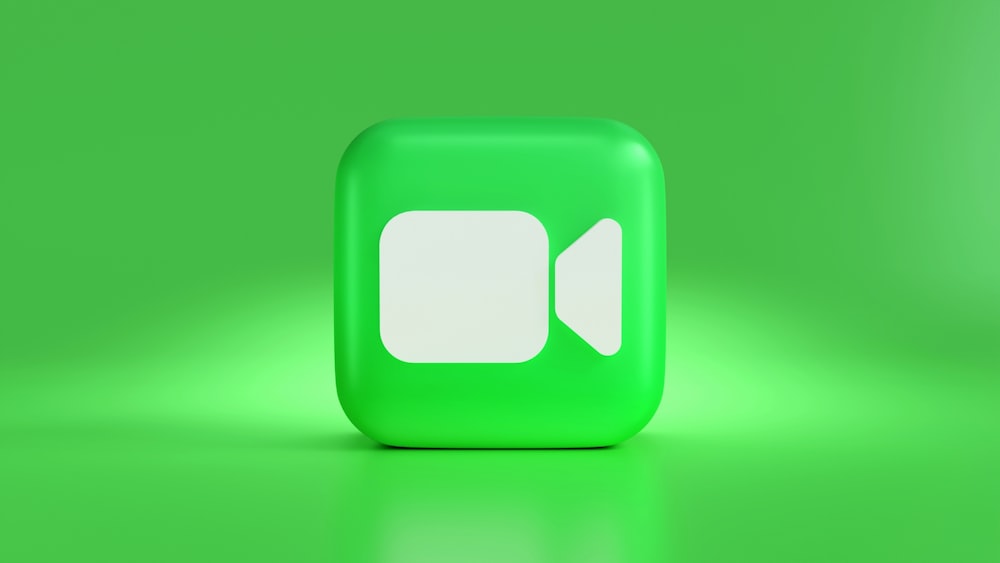 a green square button with a white speech bubble