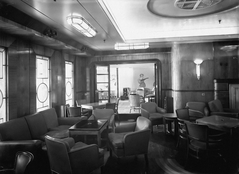a black and white photo of a living room