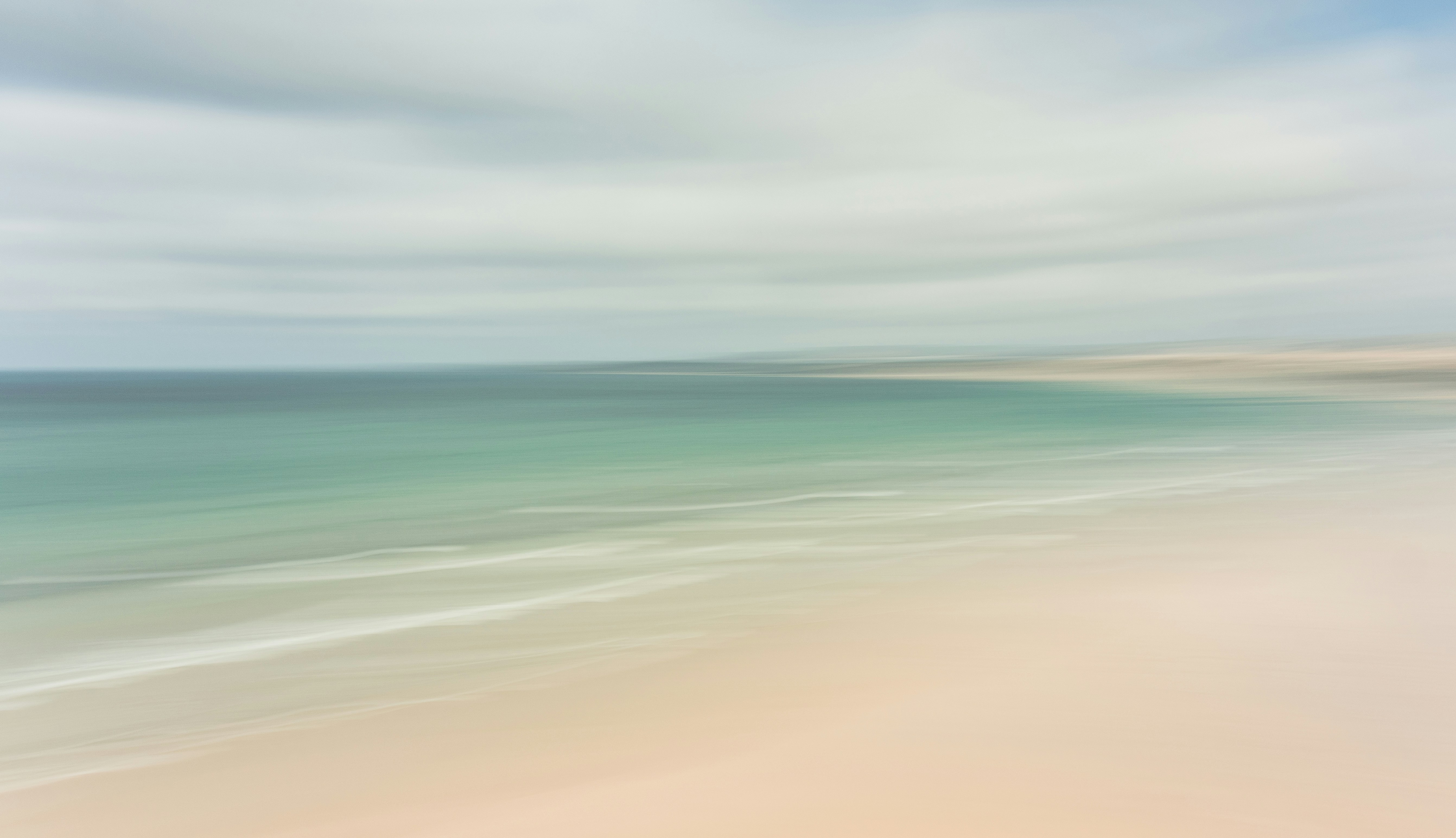 a blurry photo of a beach and ocean