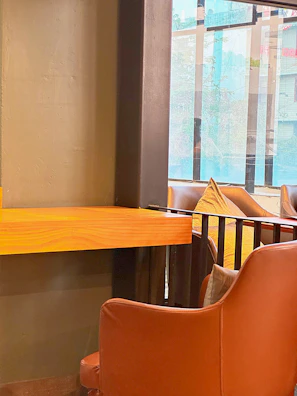 Cozy Salon Prestige room set up for an intimate meeting with natural light.