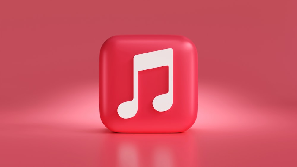 un carré rouge avec une note de musique dessus