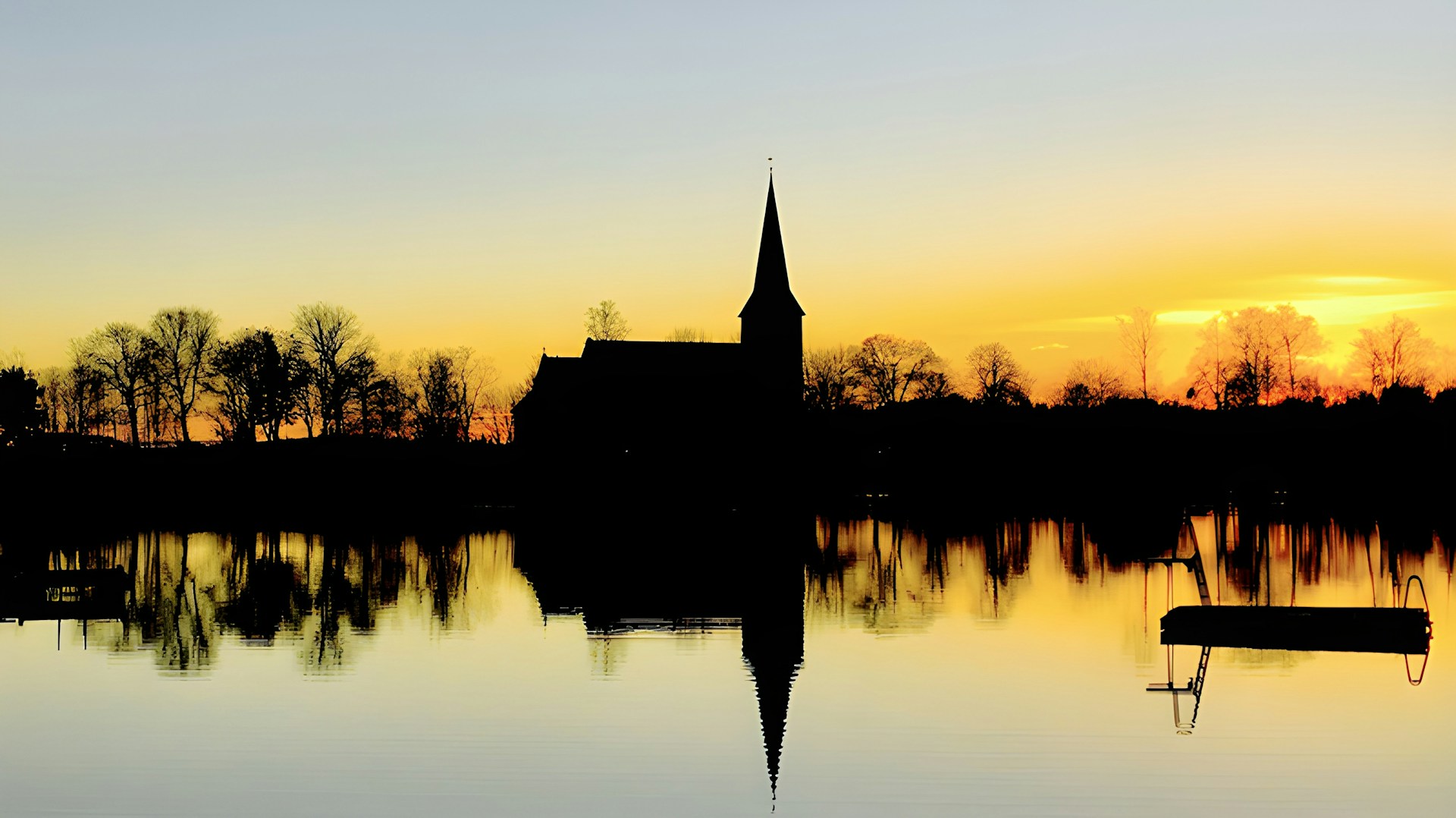 gray computer monitor