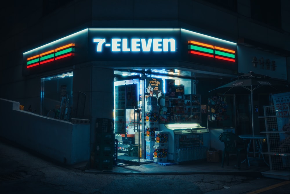 a 7 eleven store lit up at night